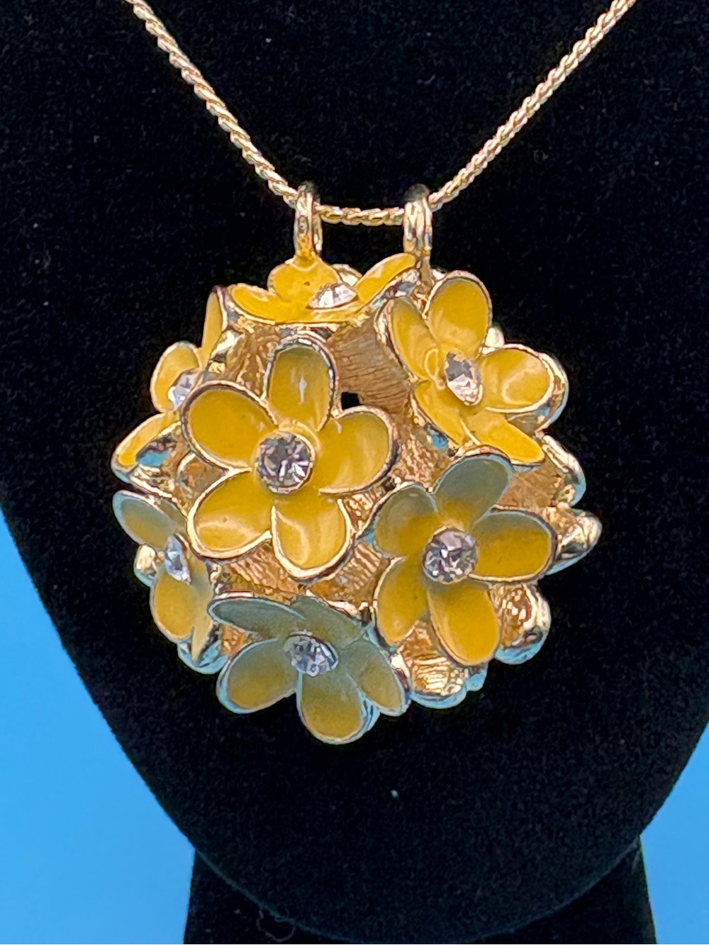 Source Unknown Gold-Tone Yellow Floral Cluster Pendant Necklace
